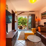 Vacation House-jacuzzi Garden Dom wakacyjny