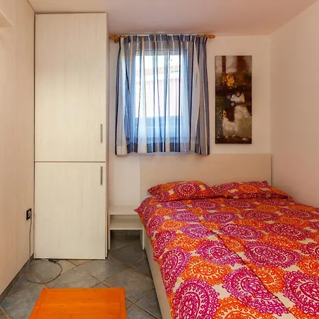 Vacation House-jacuzzi Garden سيلتسي