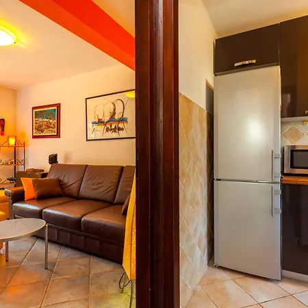 Vacation House-jacuzzi Garden بيت للعطل *