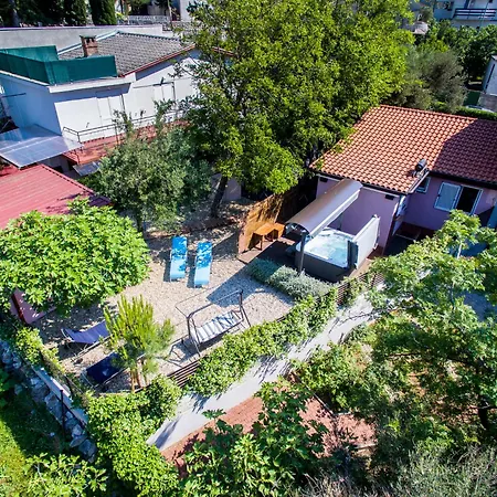 Vacation House-jacuzzi Garden