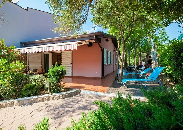 Dom wakacyjny Vacation House-jacuzzi Garden Selce