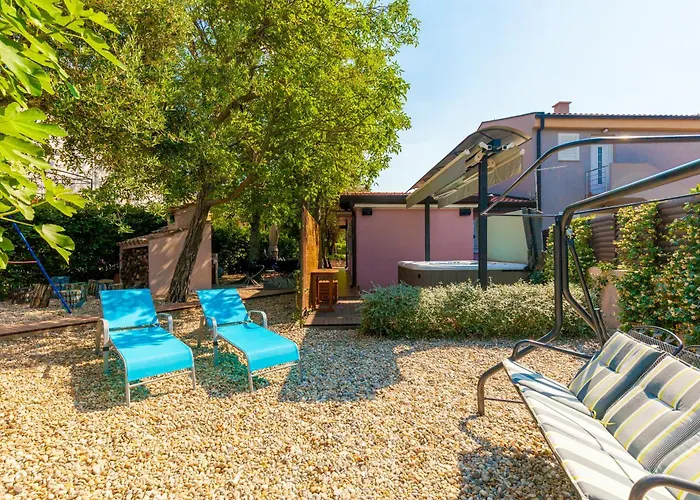 Dom wakacyjny Vacation House-jacuzzi Garden Selce