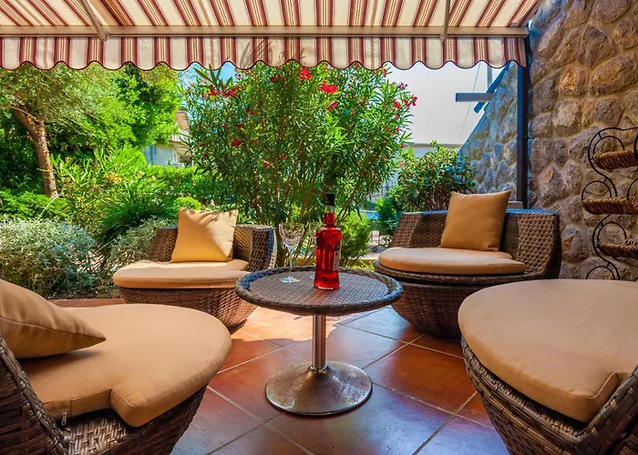 Dom wakacyjny Vacation House-jacuzzi Garden