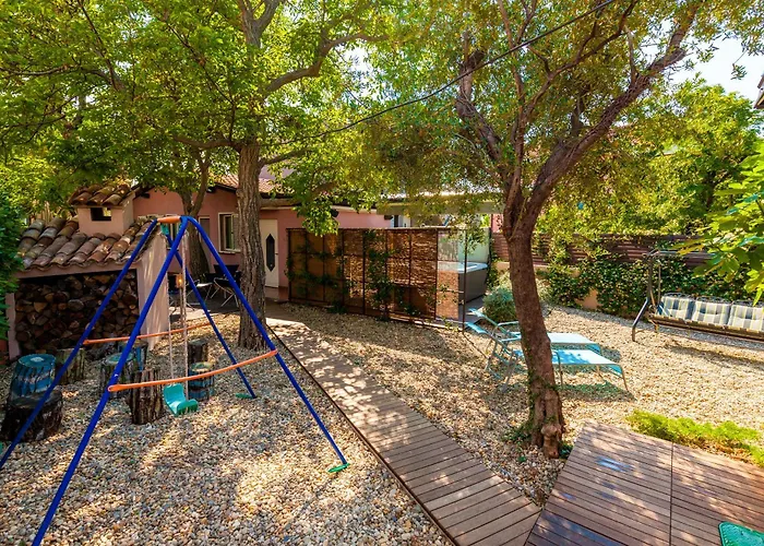 Dom wakacyjny Vacation House-jacuzzi Garden Selce