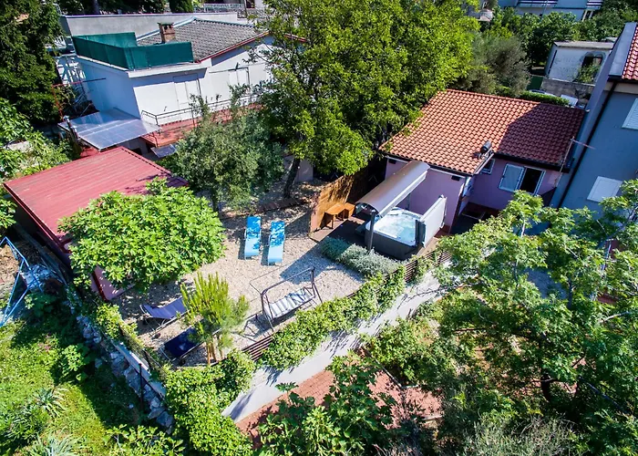 Vacation House-jacuzzi Garden