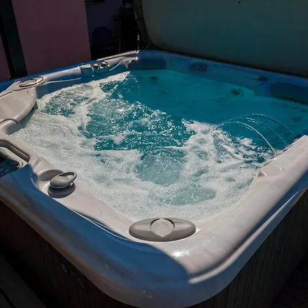 Vacation House-jacuzzi Garden