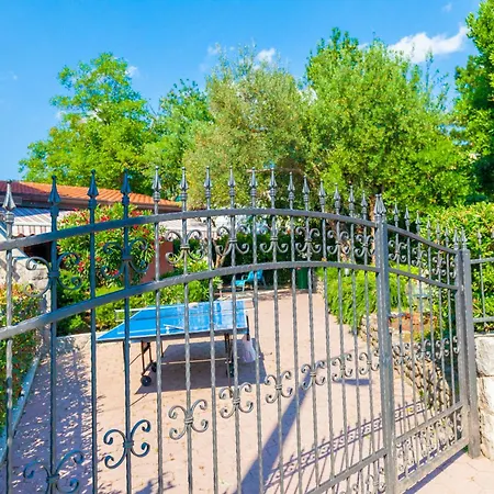 Ferienhaus Vacation House-jacuzzi Garden