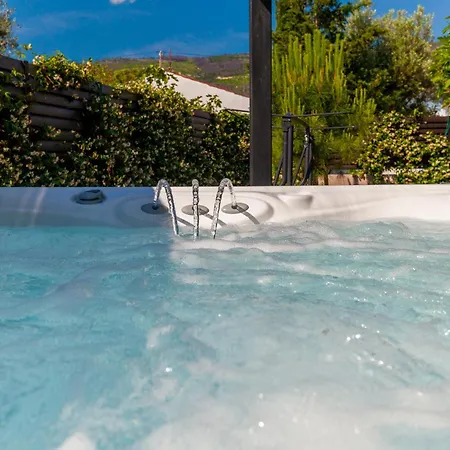 Vacation House-jacuzzi Garden *