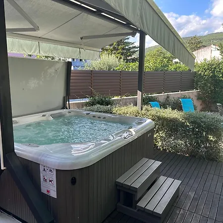 Vacation House-jacuzzi Garden Ferienhaus Selce