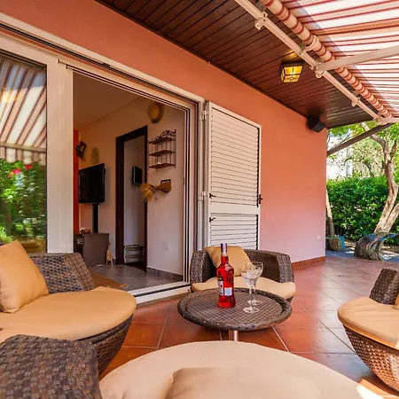 Vacation House-jacuzzi Garden Ferienhaus *