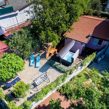Vacation House-jacuzzi Garden Holiday home Selce