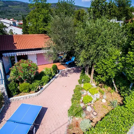 Vacation House-jacuzzi Garden Semesterbostad