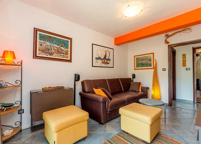 Semesterbostad Vacation House-jacuzzi Garden