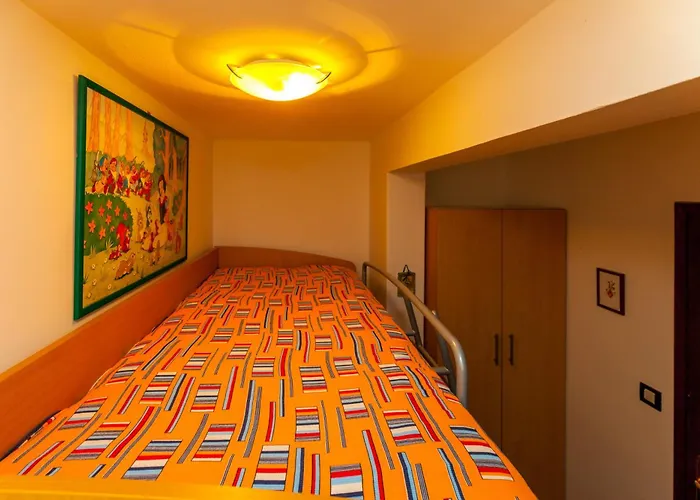 Semesterbostad Vacation House-jacuzzi Garden *