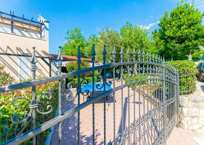 Vacation House-jacuzzi Garden