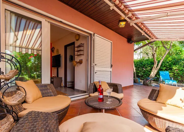 Vacation House-jacuzzi Garden Ferienhaus *